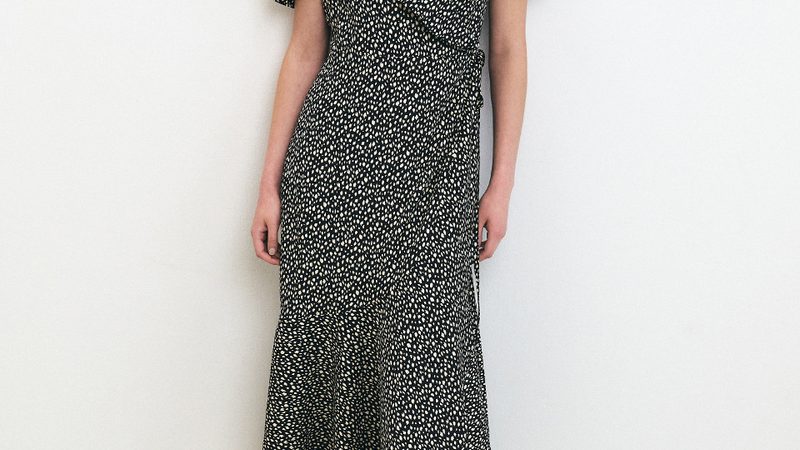 在选购蔬菜种植设备时，要关注以下规格参数：